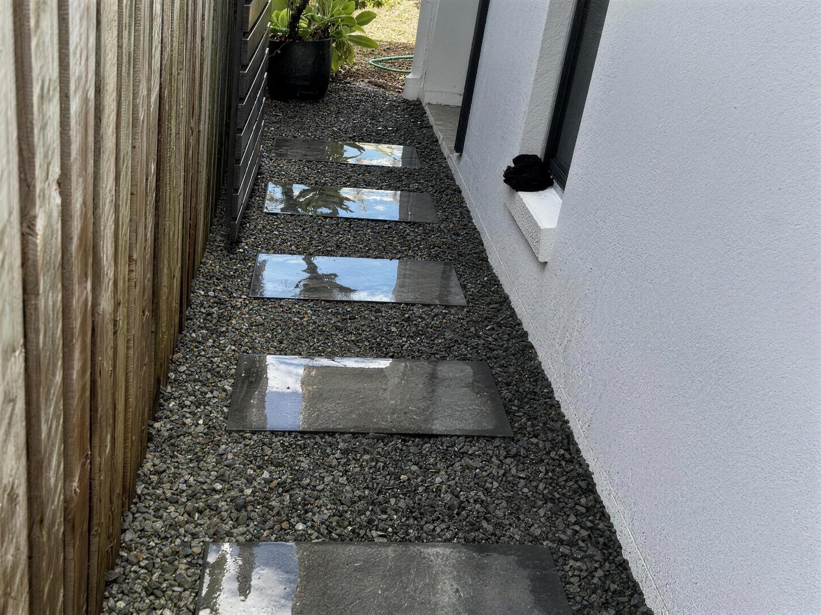 Side passage with dark pebbles and large pavers